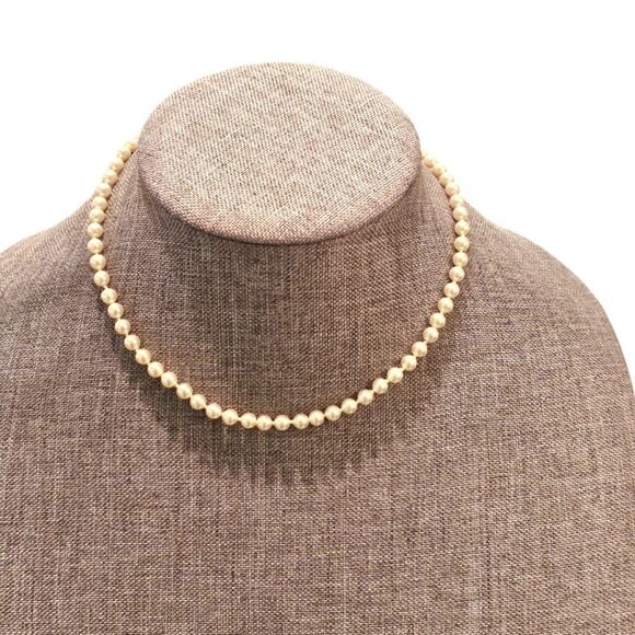 Orquidea Classic Pearls 18KT Gold Plated 925 Sterling Silver Clasp Necklace - Picture 10 of 13